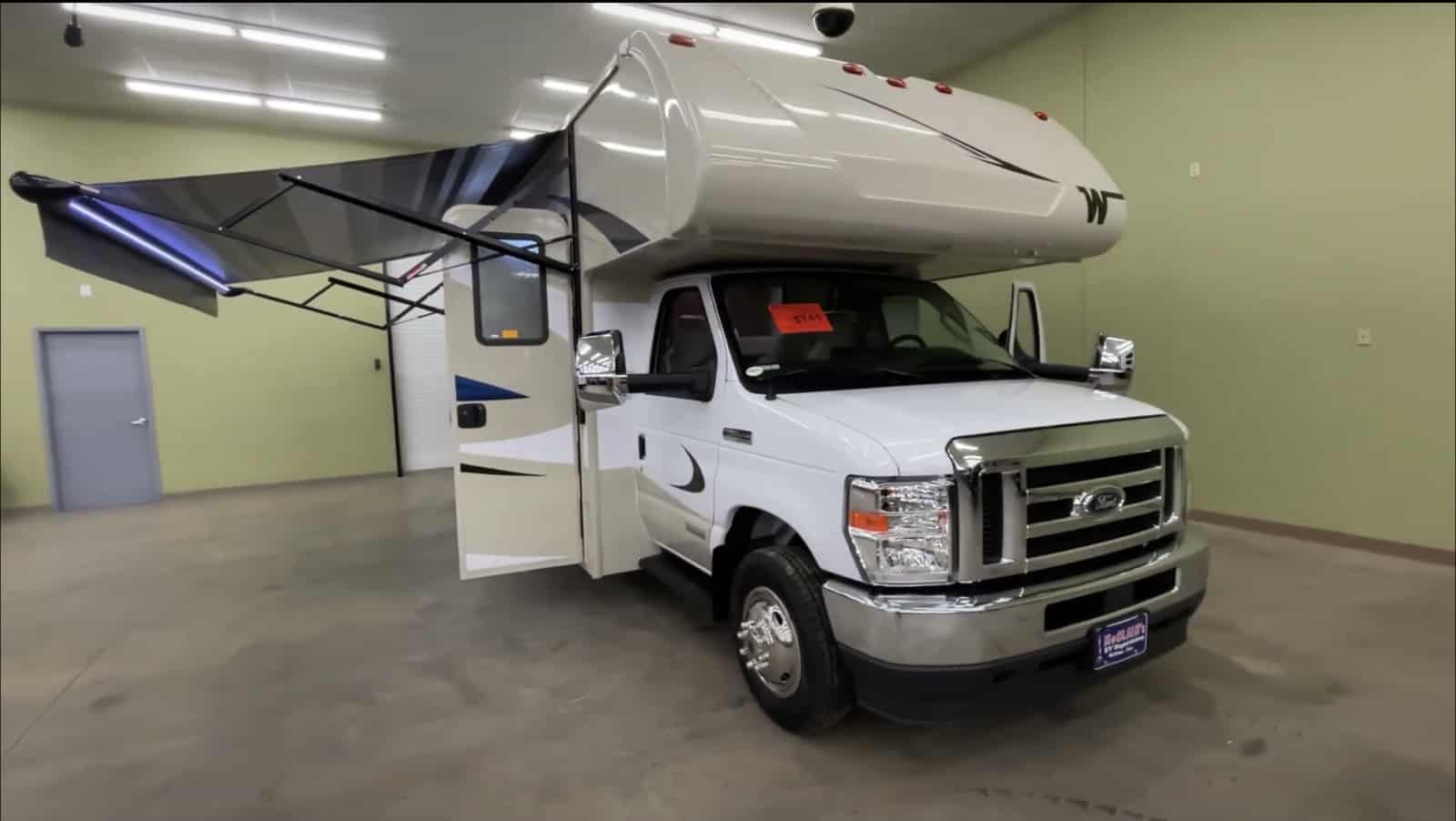 RV Review: Winnebago Minnie Winnie 22M—a small Class C - RV Travel