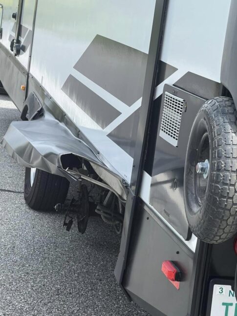 a wheel hub failure on a travel trailer RV