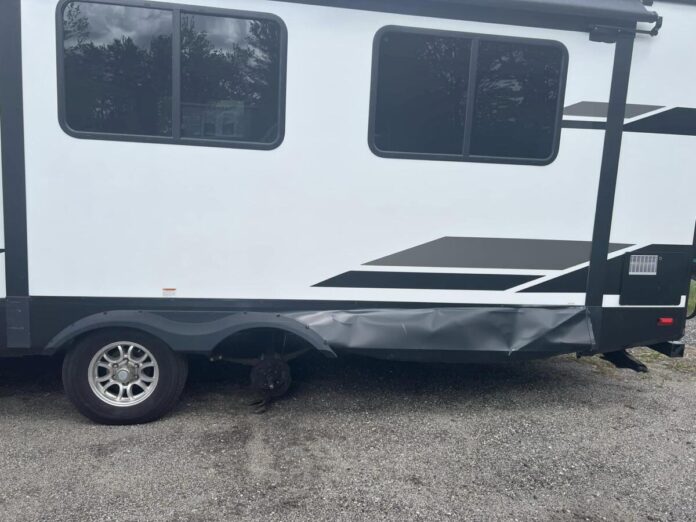 a wheel hub failure on a travel trailer RV