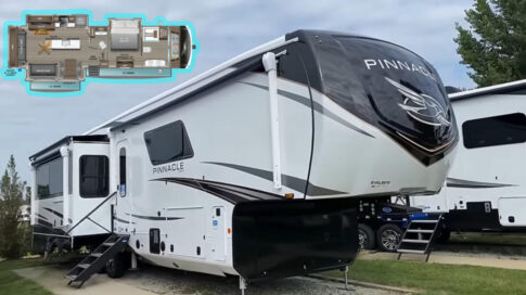 Exterior of the Jayco Pinnacle
