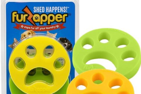 Laundry pet hair zapper keeps pet hair off laundry