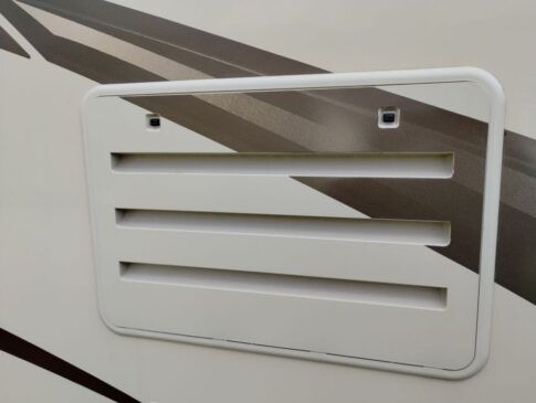 RV fridge lower sidewall vent