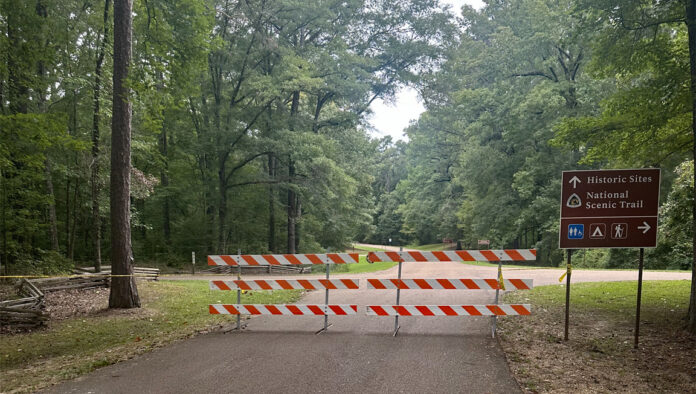 portions of the Natchez Trace closed