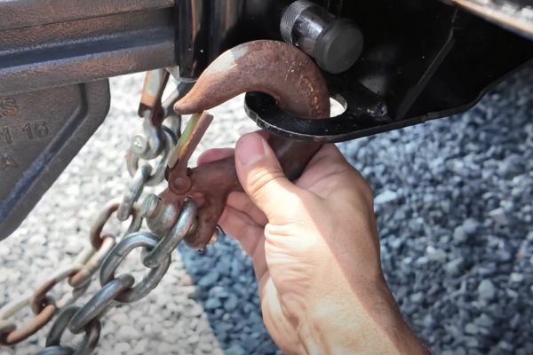 the proper way to hitch up trailer chains from a post on trailer hookup mistakes