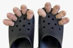 crocs charms - toes