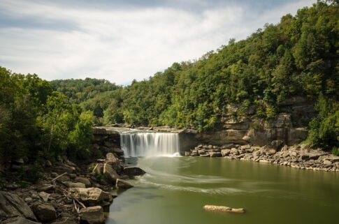 Cumberland Falls, KY Pixabay image