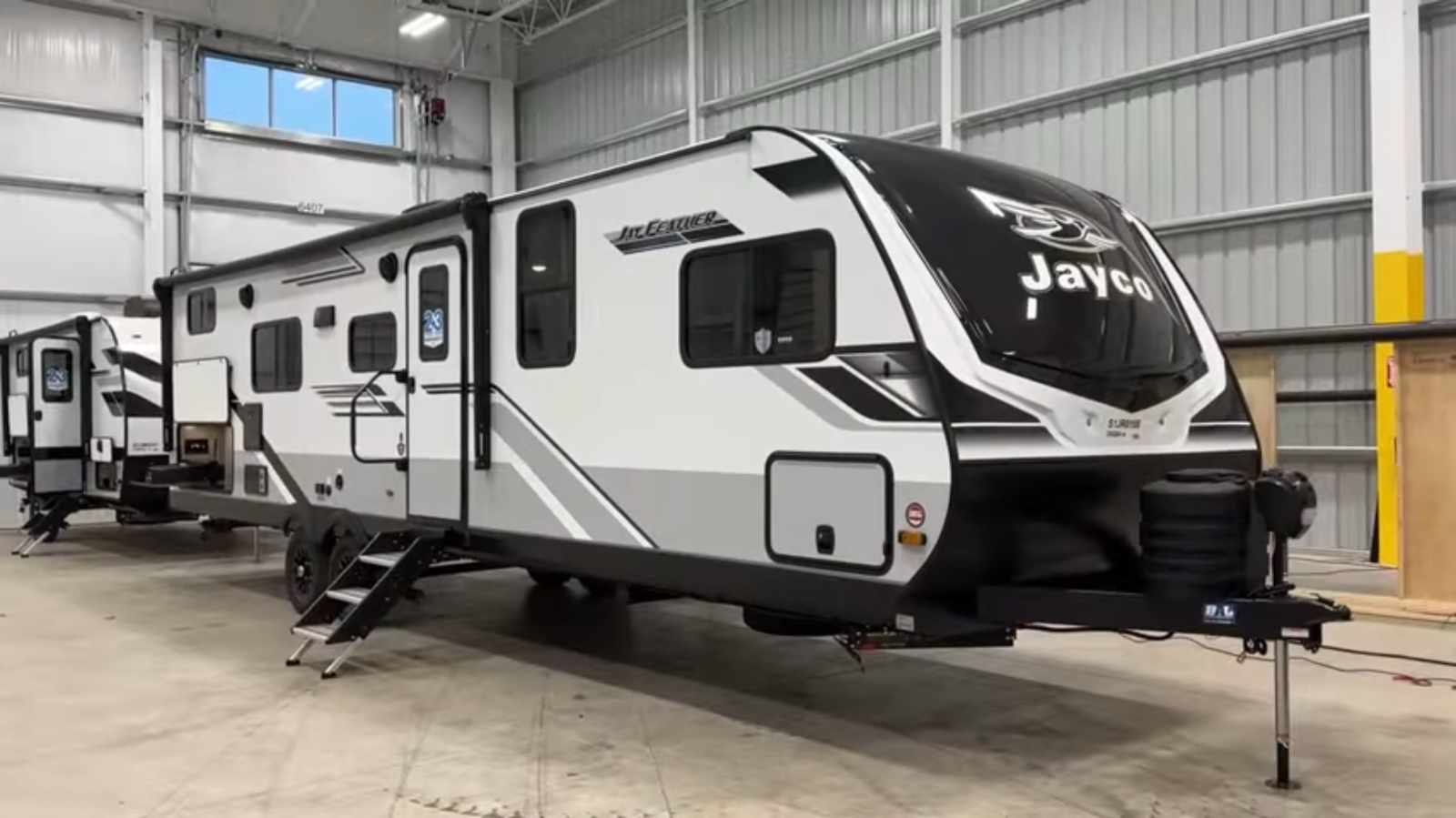 RV review: 2025 Jayco Jay Feather 29QBH—big, very big, and spacious