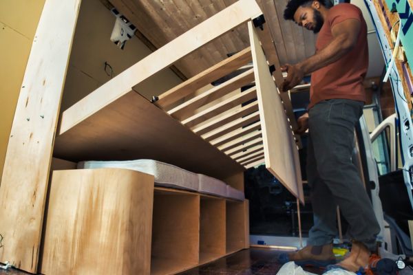 How to build a hidden wall bed for campervans