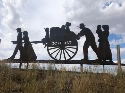 Wyoming's highway silhouettes; Pull cart Image: 307first.com