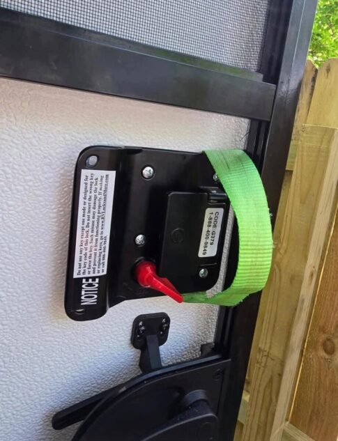 Door pull using grosgrain ribbon Image: Facebook screenshot (RV Family site/no name attribution provided)