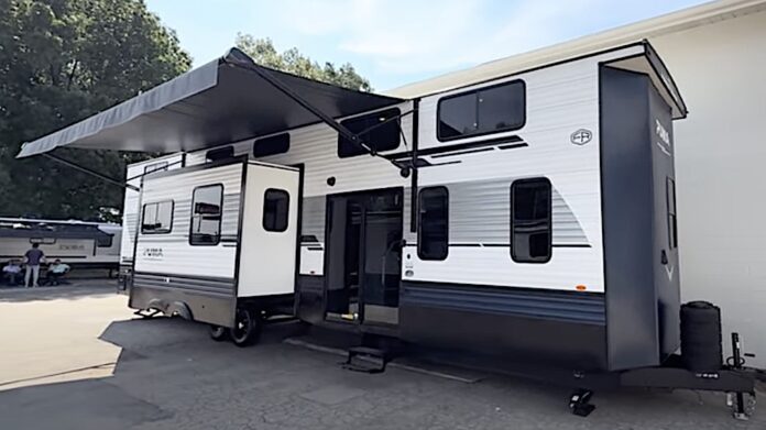 2026 Puma 421LFT exterior