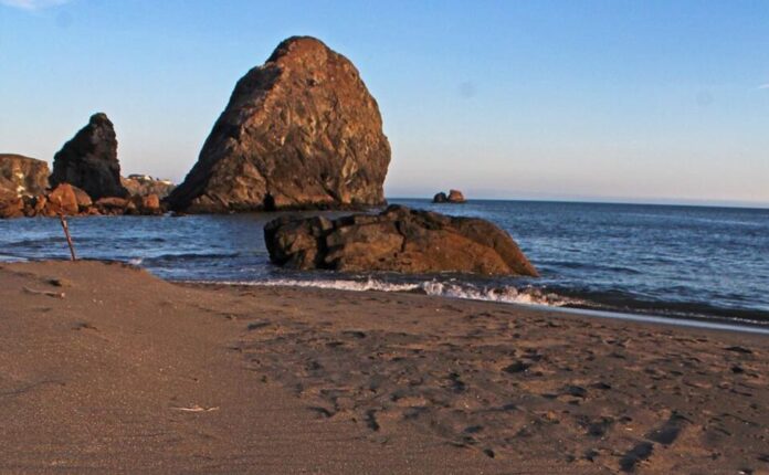 Oregon's Harris Beach State Park Image: https://stateparks.oregon.gov/index.cfm?do=park.profile&parkId=58&asset=2915-ig-17890174531387539
