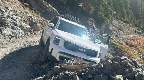 Kia gets stuck on Big Bear Pass in CO causing road closure Image: San Miguel County Sheriff’s Office