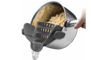 Kitchen Gizmo Snap N' Strain - Silicone Pasta Strainer Clip-On for Pots and Pans