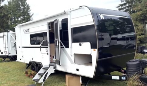 Exterior Winnebago 22MLS Winnebago image