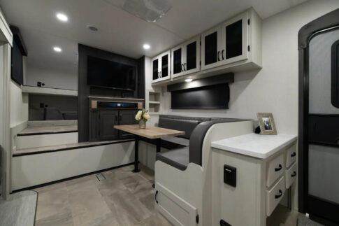 2026 Cm Chaparral 218se 08