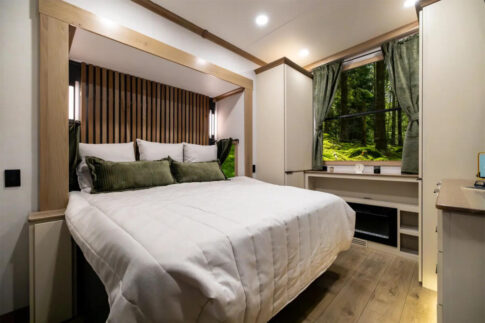 Hemlock Lost Pines destination trailer Image FR website