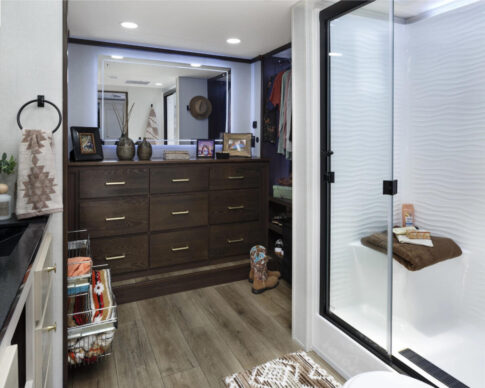 2026 Cedar Creek 383FB bath and closet Image: official website