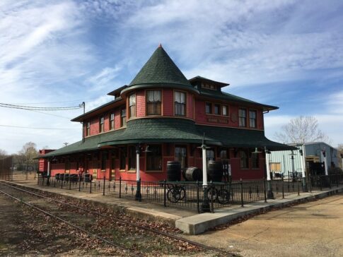 Train Depot in Bonne Terre, MO Image: Clio