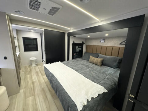 2026 Wildwood Heritage Glen 261FKRB Image: FR