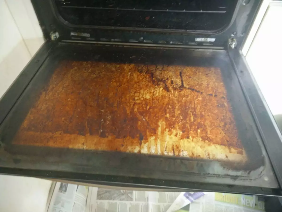Tips for cleaning your RV’s oven door
