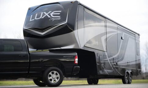 2027 Luxe Elegante 33EFS Image: autoevolution