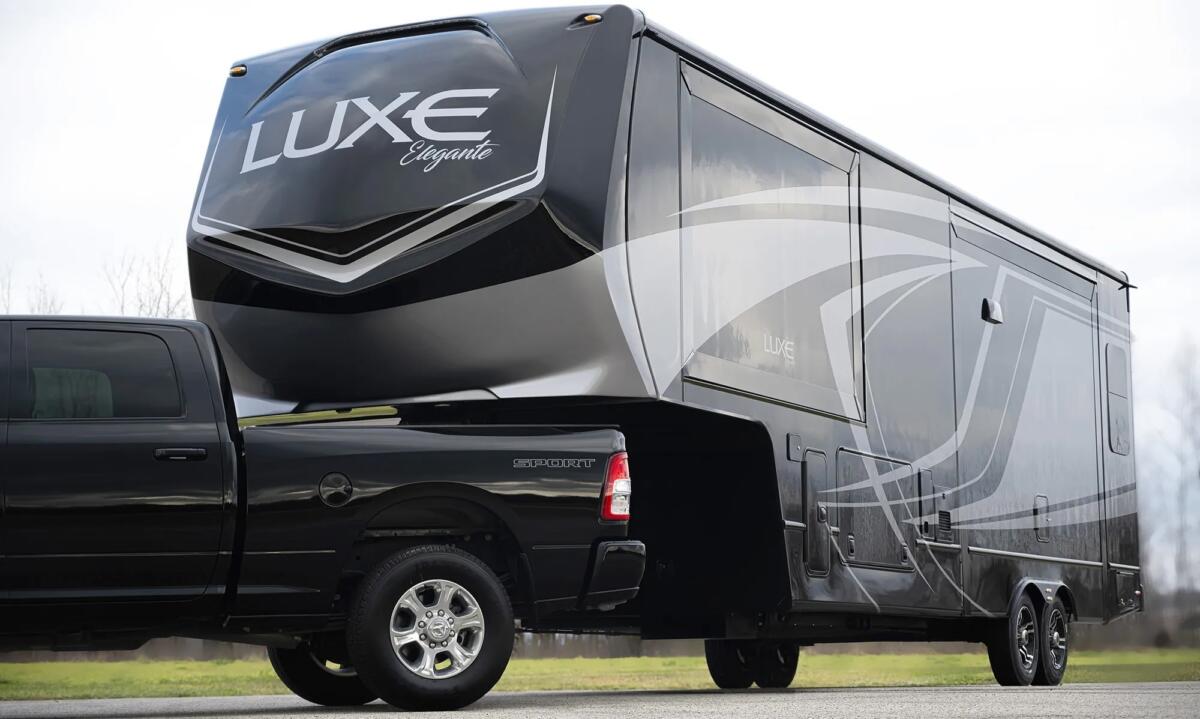 2027 Luxe Elegante 33EFS: A true five-star fifth wheel