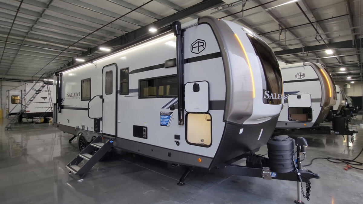 RV review: 2026 Salem Hemisphere 261FKRB—a nice long-term choice with premium features