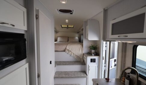 Fifth Wheel Foot Travel Trailer 11