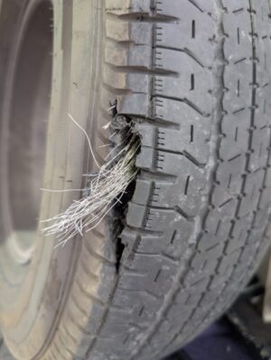 Tire Blowout Roger RVT 1257