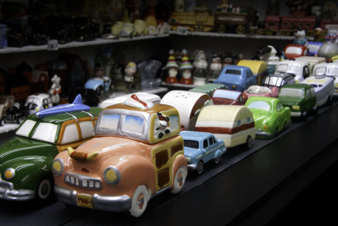 image: gatlinburg.com Salt and pepper shaker museum