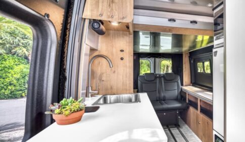 Airstream Rangelie 21PL interior